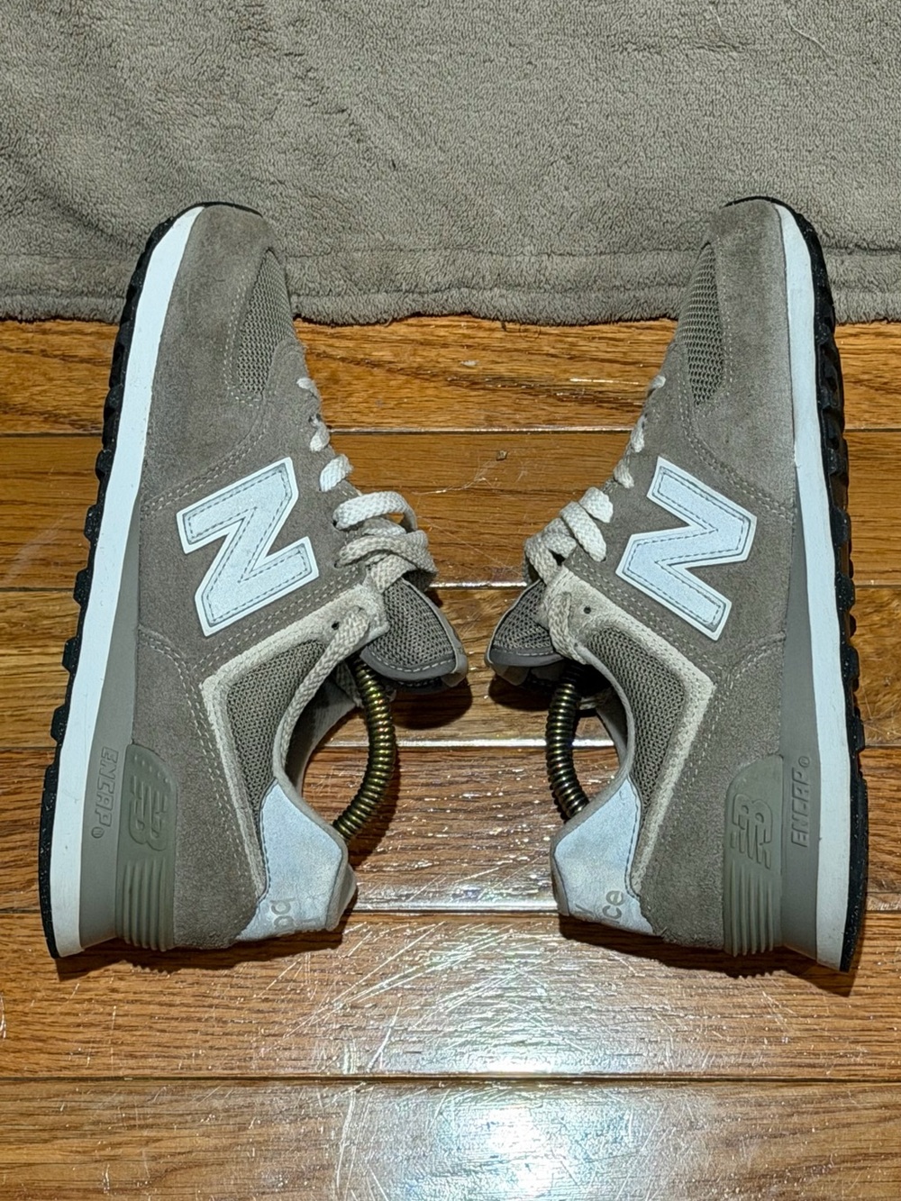 New Balance 574 Shoes Womens 7 B Classic Grey Suede Mesh Sneakers WL574EVG - Picture 6 of 8